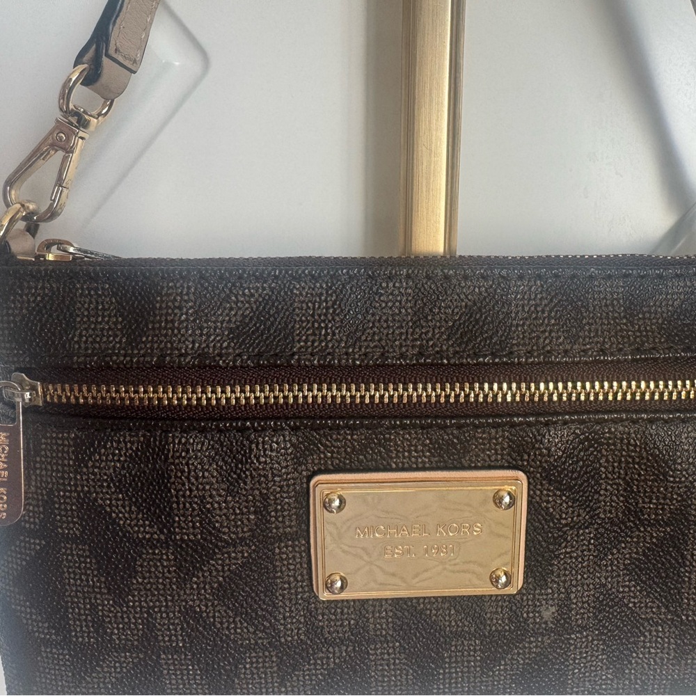Michael Kors Large wristlet Purse - Picture 4 of 6